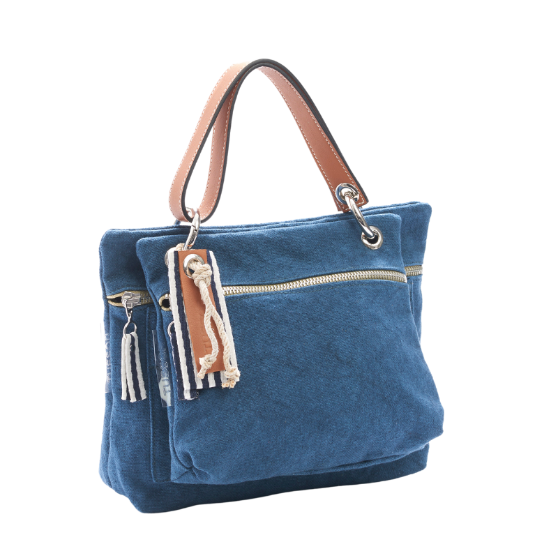 pochette yole en coton bleu canard accrochee à un equipier bleu canard et à une anse en cuir naturel gold