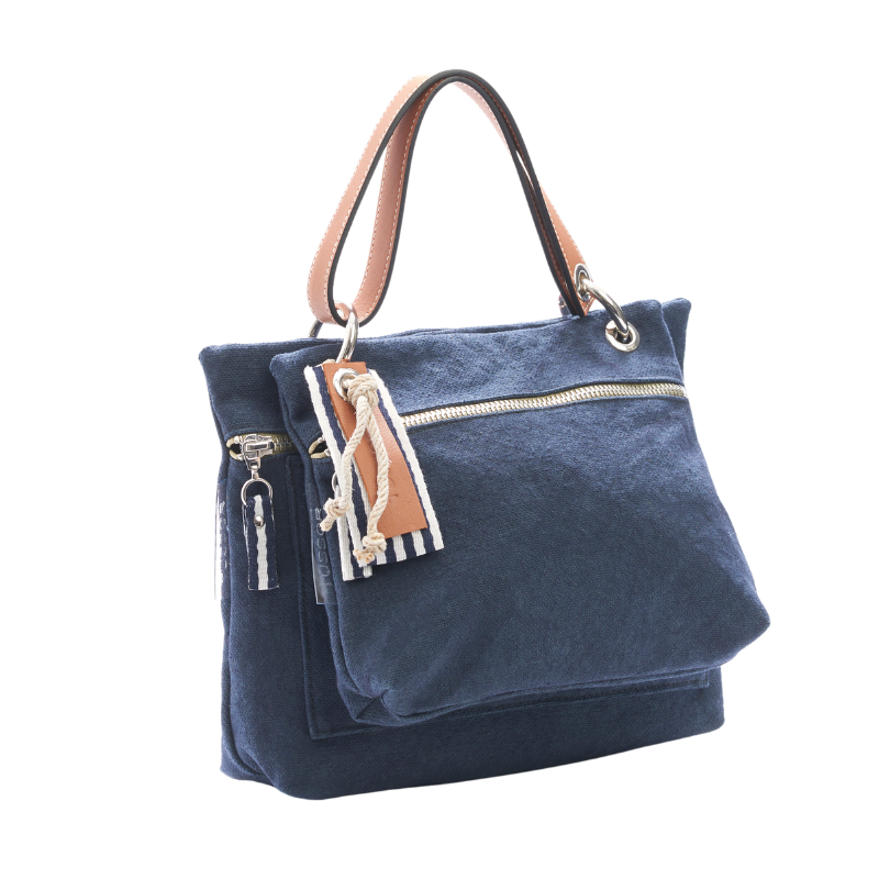 pochette yole en coton marine accrochee à un equipier marine et à une anse canotage en cuir naturel gold