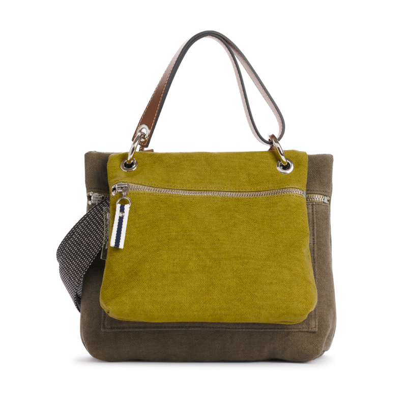 pochette yole en coton olive accrochee à un equipier kaki à une anse canotage en cuir naturel gold et à une sangle grisee